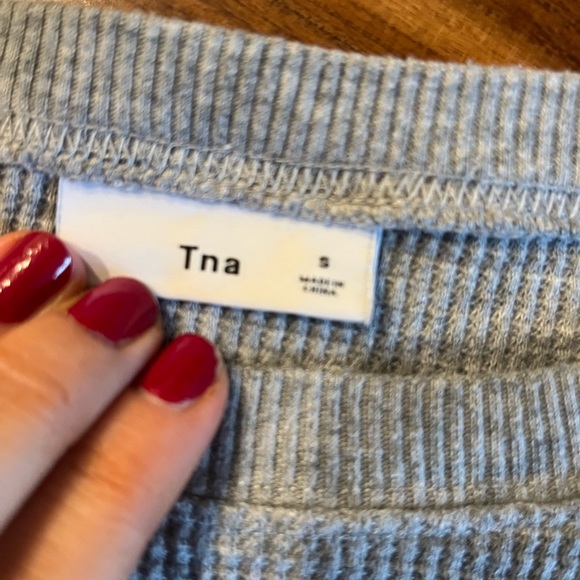 Aritzia crop waffle, long sleeve small - Picture 2 of 2